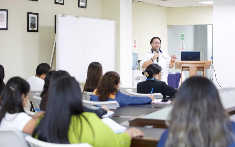 La capacitación forma parte de una serie de iniciativas conjuntas entre la DGAC y el INGUAT, que buscan promover espacios de aprendizaje, fortalecer la comunicación efectiva y propiciar ambientes laborales más colaborativos y resilientes.