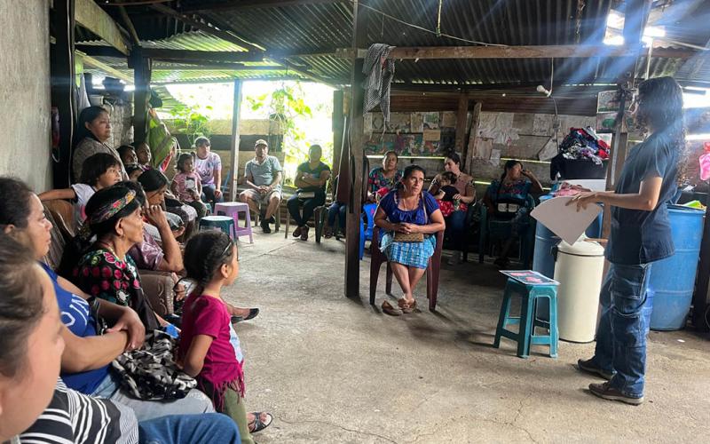 Capacitan a familias de Cubulco para una mejor alimentación y salud