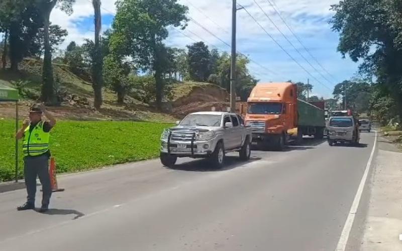 Kilómetro en jaque, las lluvias intensas reavivan el riesgo de colapso en la CITO-180