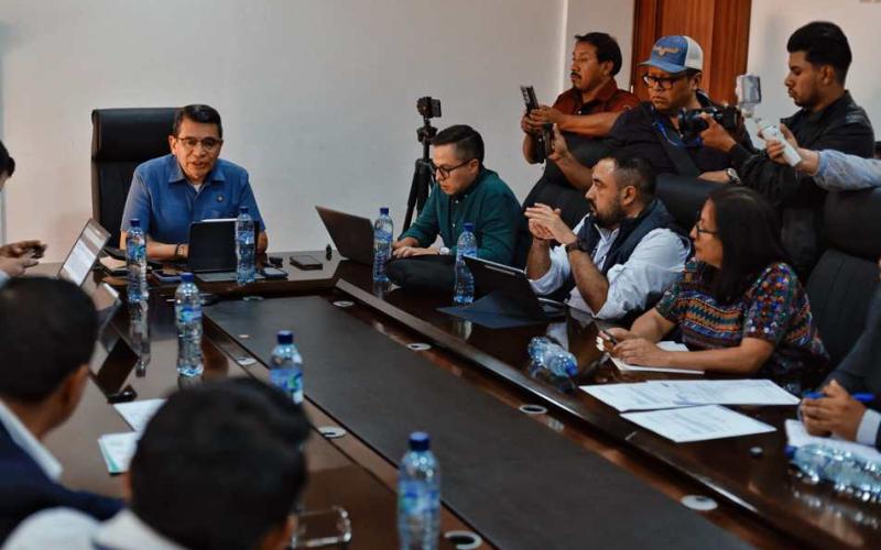 CIV coordina acciones con autoridades locales para fortalecer la red vial en Chimaltenango