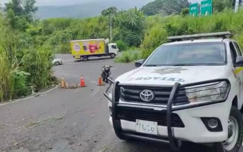 Provial atiende vuelco de camión en la CA-9 Sur y refuerza acciones del #PlanConecta en rutas nacionales