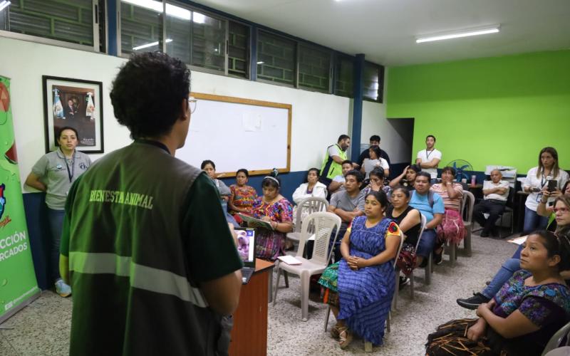 Comerciantes capacitados en manejo responsable de animales