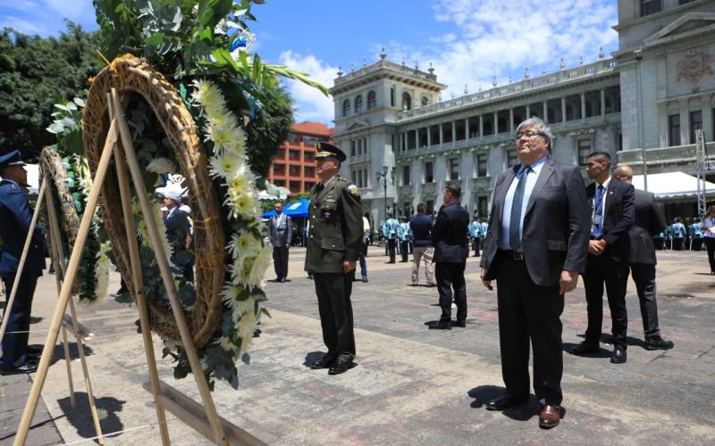 Encendido del fuego patrio enfatiza el compromiso con la libertad y justicia