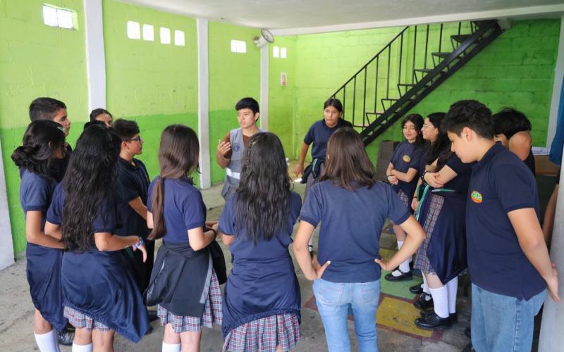 Estudiantes de Villa Nueva aprenden acerca de bienestar animal