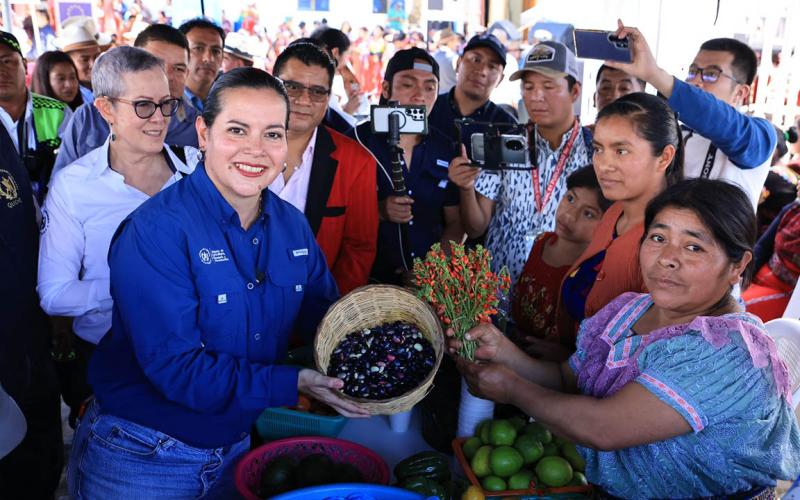 Feria del Agricultor lleva alimentos sanos a San Gaspar Chajul