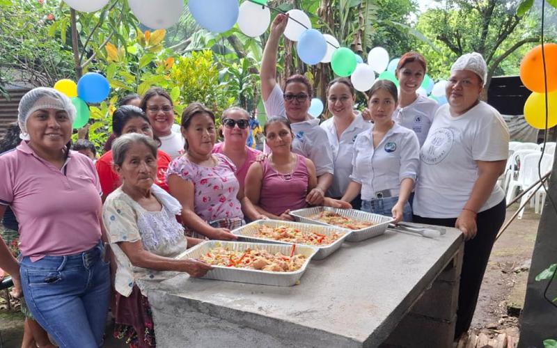 Fortalecen capacidades de comunitarias en la preparación de alimentos
