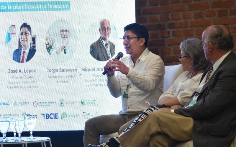 Guatemala aporta experiencia en adaptación durante encuentro regional