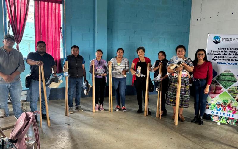 Huertos escolares fortalecen la educación y la nutrición en Quiché