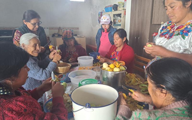 Impulsan transformación de alimentos en CADER de Quetzaltenango