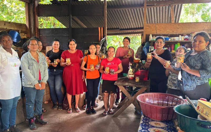 Mujeres de Puerto Barrios fortalecen conocimientos en nutrición y alimentación saludable