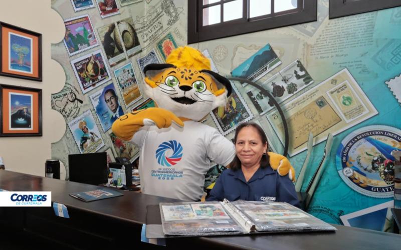 Balami, la mascota oficial de los XII Juegos Centroamericanos, visita Correos de Guatemala