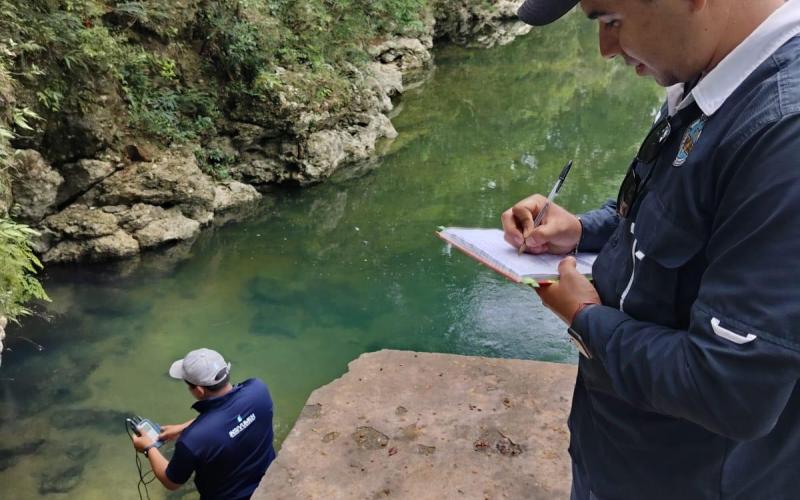 Insivumeh evalúa la calidad del agua en Petén para garantizar consumo seguro y protección ambiental
