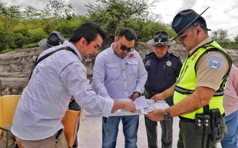 Viceministro de Transportes impulsa mejoras en sede regional de Provial