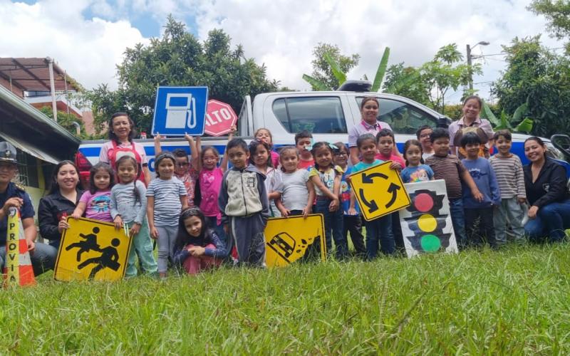 Provial promueve la seguridad vial entre los más pequeños en el Centro Educativo Camino a la Felicidad