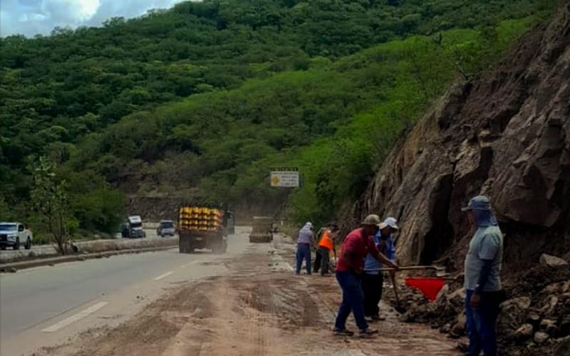 Zonas Viales trabajan por mantener paso habilitado durante temporal 