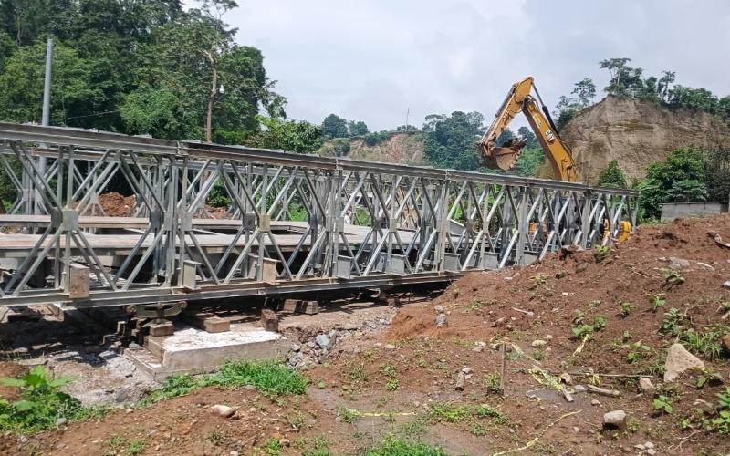 Arman 6 de los 7 tramos de puente modular en Cito Zarco 