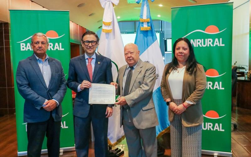 Estado de Guatemala recibe título de acciones de la serie “A”