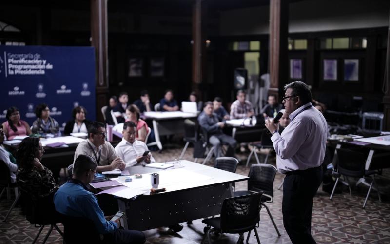 Carlos Mendoza, secretario de Planificación, brindó palabras al iniciar el Taller de Prospectiva.