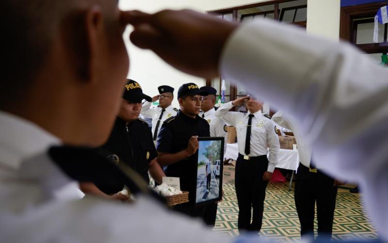 Rinden homenaje póstumo a investigador policial