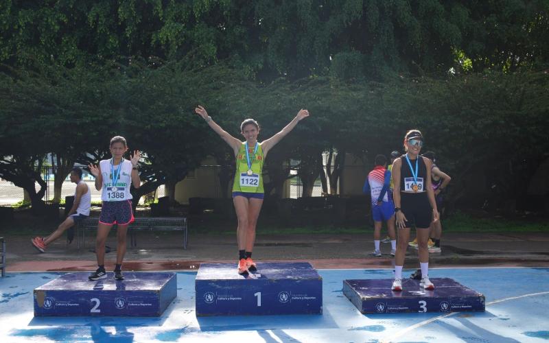 Elda Fernández conquista el primer lugar en la Carrera Independencia 2025