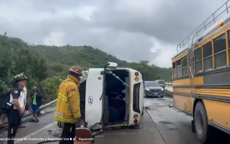 Provial brinda asistencia en accidente que deja a 20 personas con crisis nerviosa
