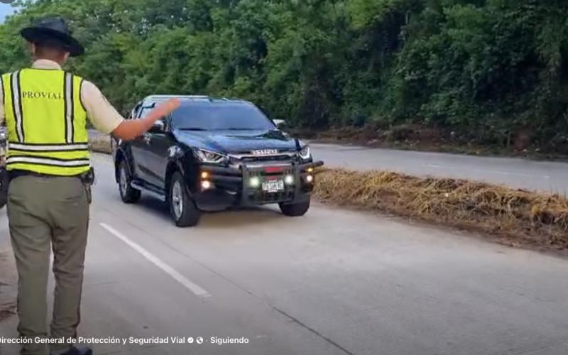 Provial brinda seguridad vial tras derrumbe en el km 51.5 de ruta a El Salvador
