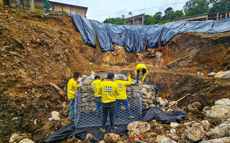 Covial trabaja en la construcción de muro de gaviones en Alta Verapaz para proteger a los usuarios de la Ruta Nacional 5