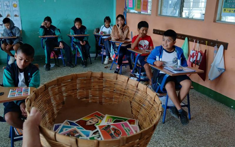 Niños de Sacatepéquez aprenden de patrimonio 