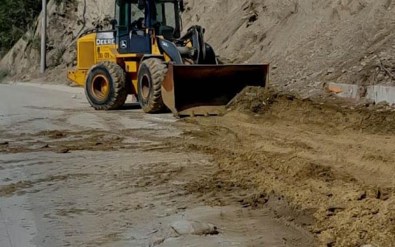 Ruta CA-09 Norte habilitada tras atender derrumbe en El Progreso