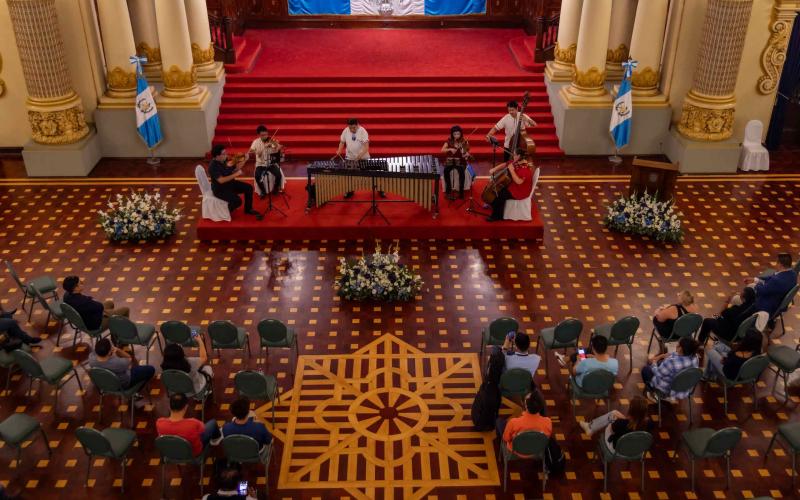 Quinteto de OSN y Erick Yantuche