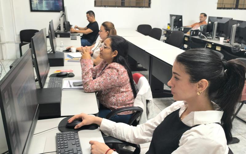 El curso, que se desarrolla del 22 de septiembre al 10 de octubre de 2025, forma parte de las acciones estratégicas impulsadas por la DGAC para elevar los estándares de calidad y seguridad operacional en el sistema aeronáutico guatemalteco.