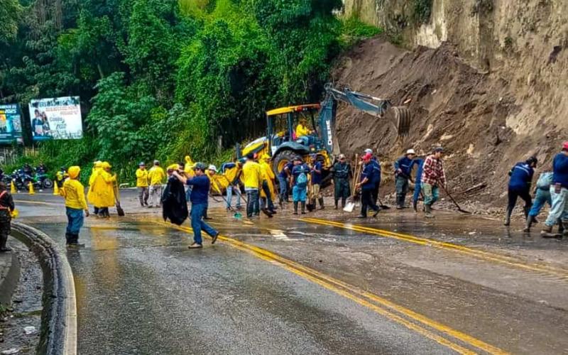 Covial atiende emergencia por derrumbe en la Avenida Hincapié