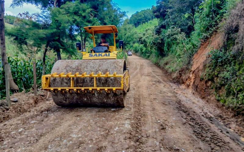Caminos mejora 10 kilómetros  de ruta rural en San Martín Jilotepeque 