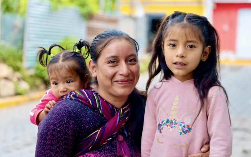 Hasta el 30 de septiembre de este año, 33 mil 159 hogares guatemaltecos cuentan con pisos de concreto, a través de la Iniciativa Intersectorial de Gobierno, Mano a Mano, impulsada por el Ministerio de Desarrollo Social (Mides)