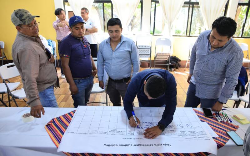 Agricultores familiares se capacitan para producir con enfoque de mercado y mejorar sus ingresos