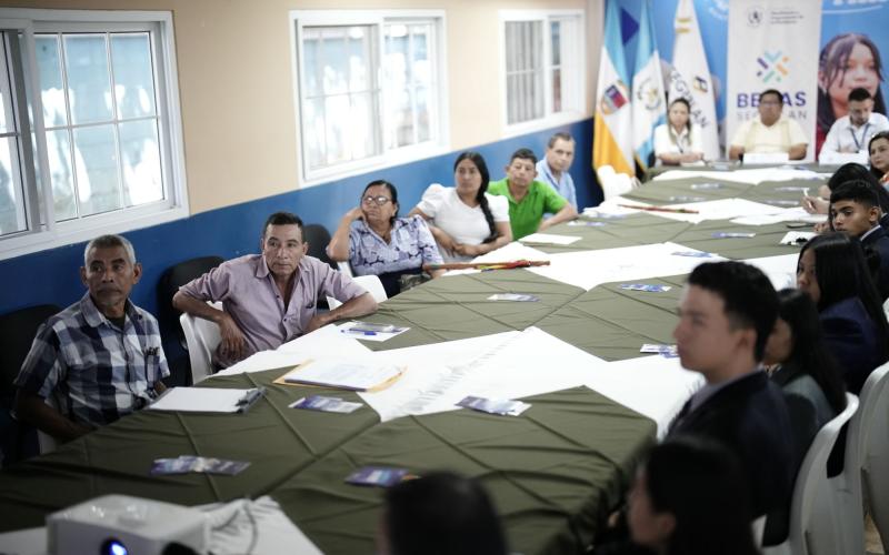 El diálogo contó con la participación de representantes de SEGEPLAN y autoridades indígenas de Chiquimula.