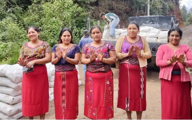 Las familias que ahora cuentan con piso de concreto en la cocina van a mejorar sus condiciones de vida en cuanto a salud y nutrición. Sustituir pisos de tierra puede reducir entre 2 y 4 puntos porcentuales del Índice de Pobreza Multidimensional (IPM).
