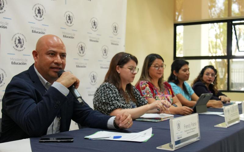 Expertos de SEGEPLAN, el Minfin y funcionarios y técnicos del Mineduc participaron en el conversatorio.