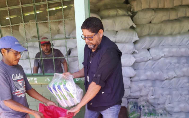 Familias de Pasaco beneficiadas con raciones de alimentos