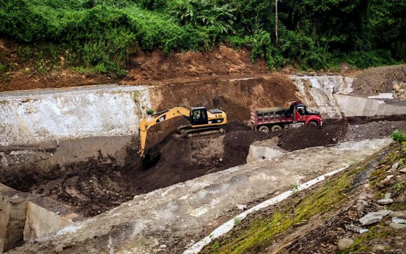 Caminos avanza con la limpieza y remoción de azolvamiento en la Ruta al Pacífico