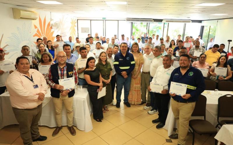 Digitalizar para avanzar, más de 100 transportistas en Petén se suman a la era tecnológica con apoyo de la DGT