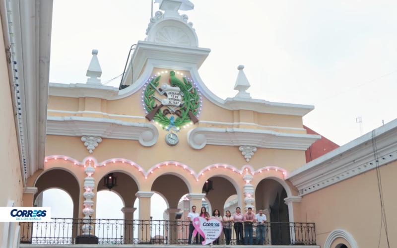 El Arco de Correos se Ilumina de Rosa por la Vida y la Conciencia