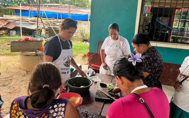 Mujeres rurales de Izabal aprenden a transformar alimentos