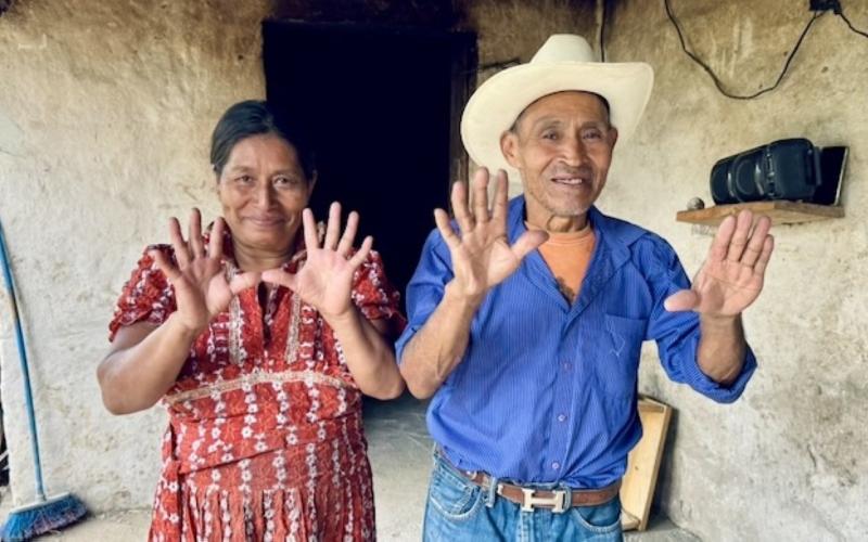 La vivienda hoy cuenta con un piso de cemento que reemplaza años de polvo, lodo y enfermedad.