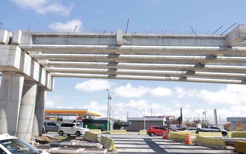 Cierre temporal en la calzada Roosevelt por colocación de vigas 