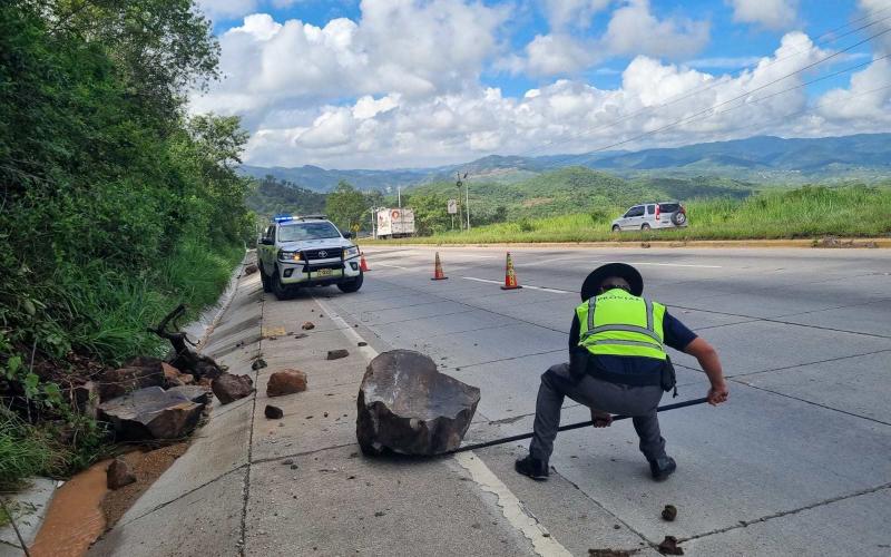 Trabajo conjunto de Provial, Covial y Caminos durante las emergencias viales en temporada de lluvias
