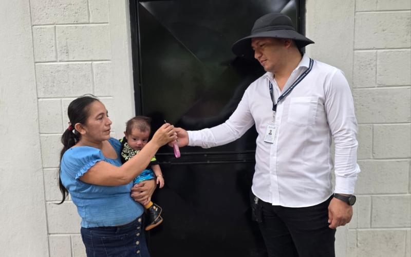 Fopavi entrega 33 viviendas a familias de Coatepeque, Quetzaltenango
