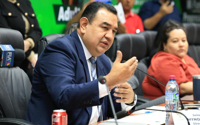 DGT participa en mesa de trabajo para fortalecer el transporte turístico en Guatemala