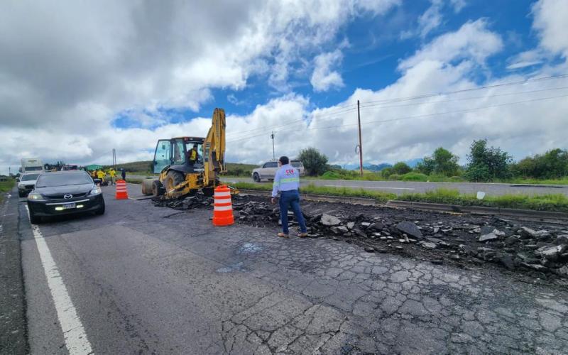 Covial arranca proyecto de bacheo en Alaska 