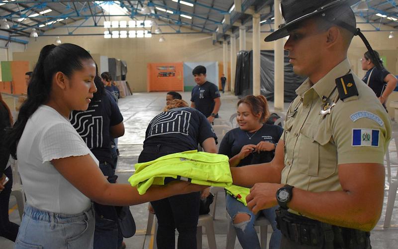 Provial fortalece valores de prevención y responsabilidad en jóvenes servidores cívicos